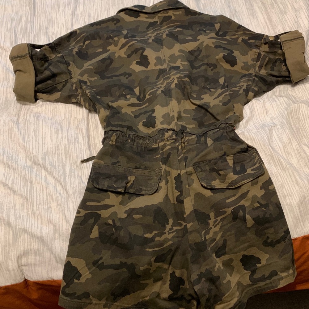 Cameo Romper - Picture 2 of 2